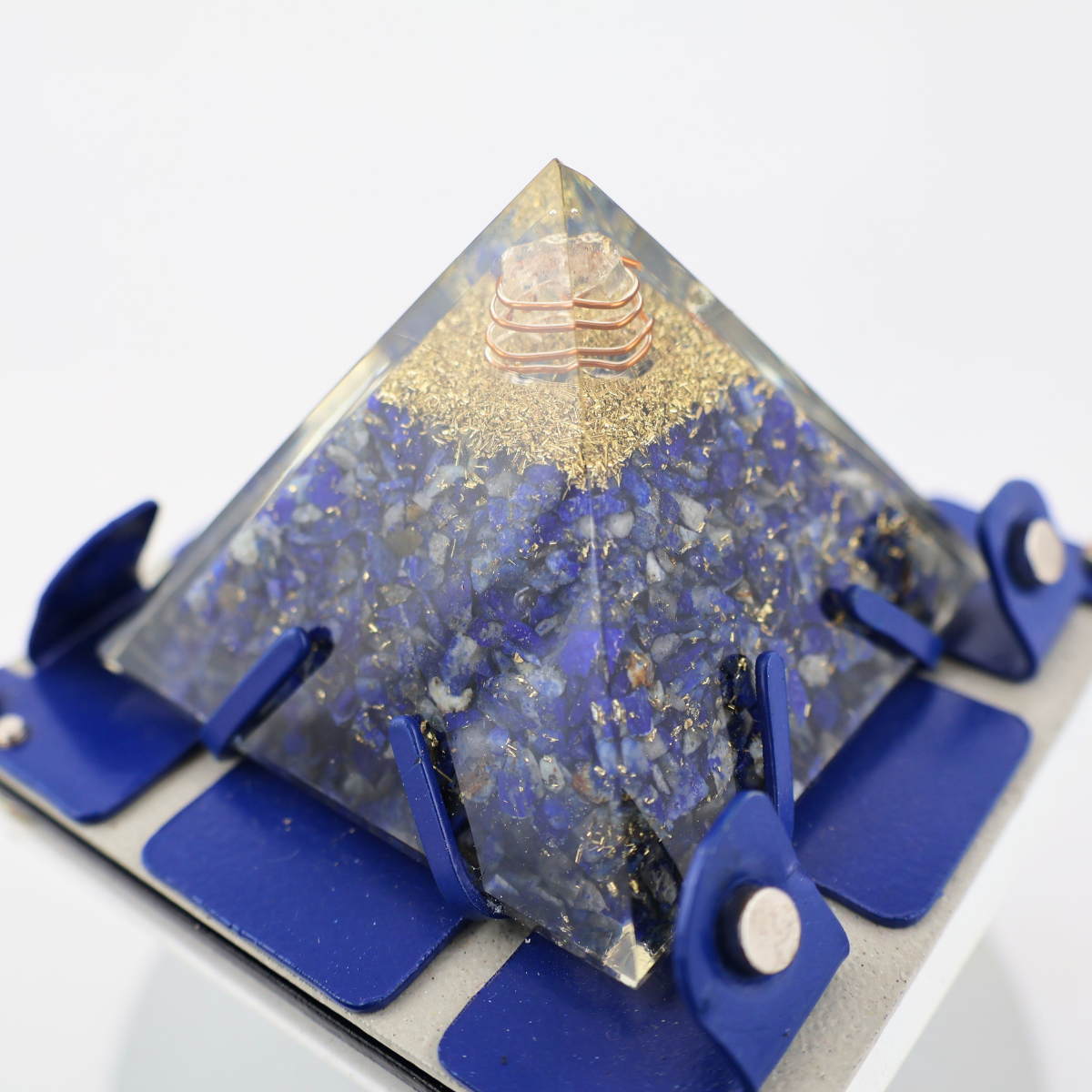 lapis-lazuli-orgonite-pyramid